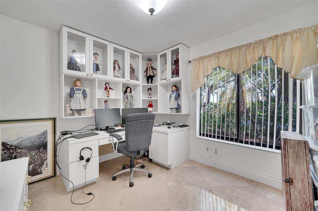 1581 Northwest 100th Way Plantation, FL 33322 - Photo 33 of 53