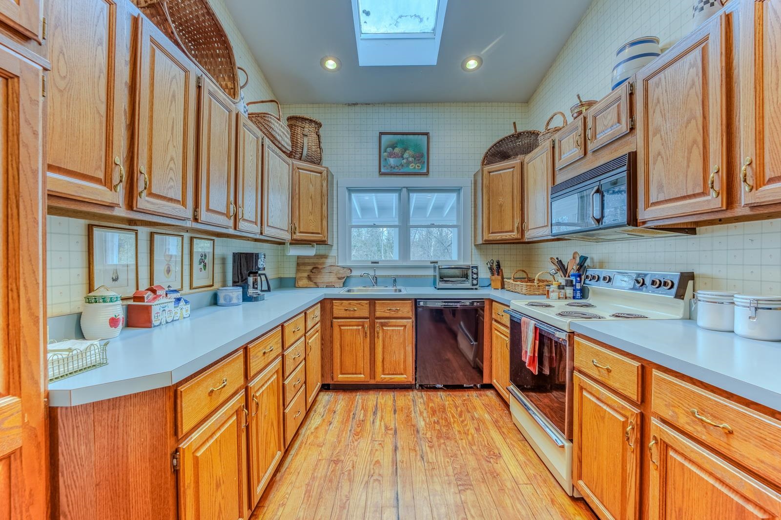 249 Mountain View Road Whitefield, NH 03598 - Photo 4 of 50