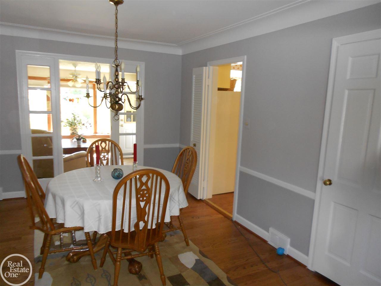 407 Roland Court Grosse Pointe, MI 48236 - Photo 7 of 33 31291218-6.JPG