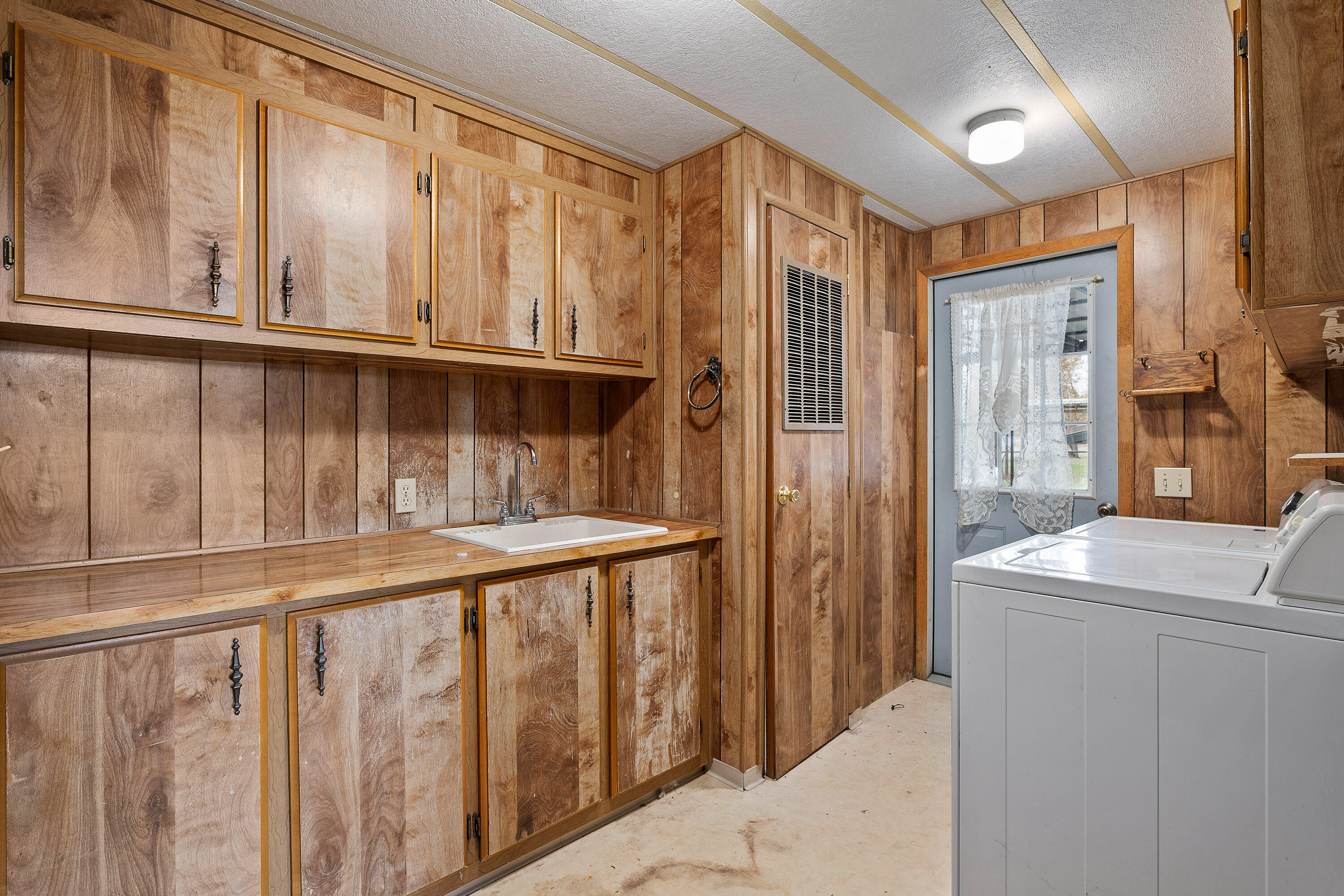 5209 Beagle Road White City, OR 97503 - Photo 27 of 48 5209BeagleRd-011