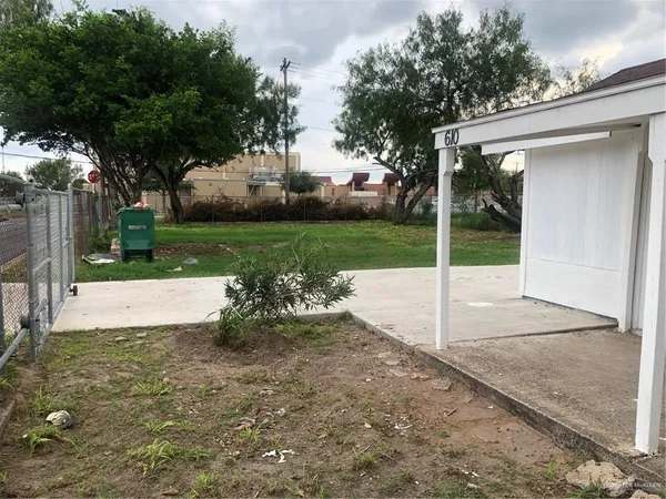 $950 | 610 West Park Avenue, Pharr, TX 78577