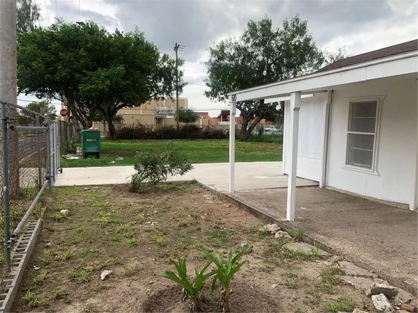 $950 | 610 West Park Avenue, Pharr, TX 78577
