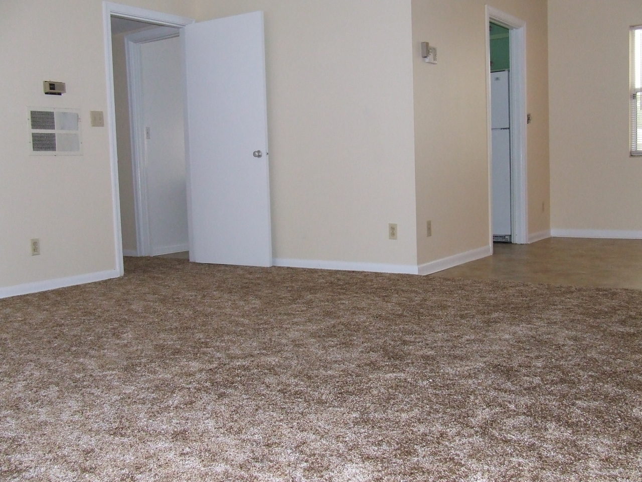 602 Matterhorn Road Jacksonville, FL 32216 - Photo 6 of 18 Living Room to Hallway