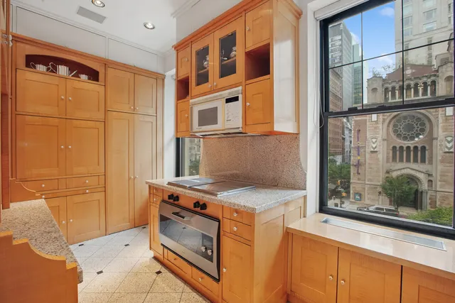 $2,695,000 | 521 Park Avenue, Unit 3C | Lenox Hill