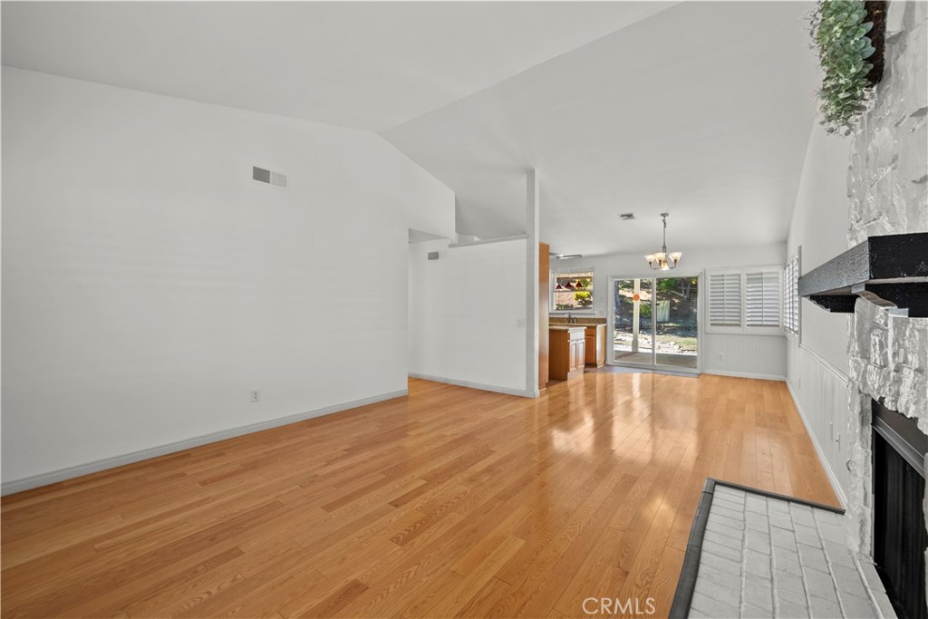 31343 Tobiah Place Castaic, CA 91384 - Photo 5 of 27