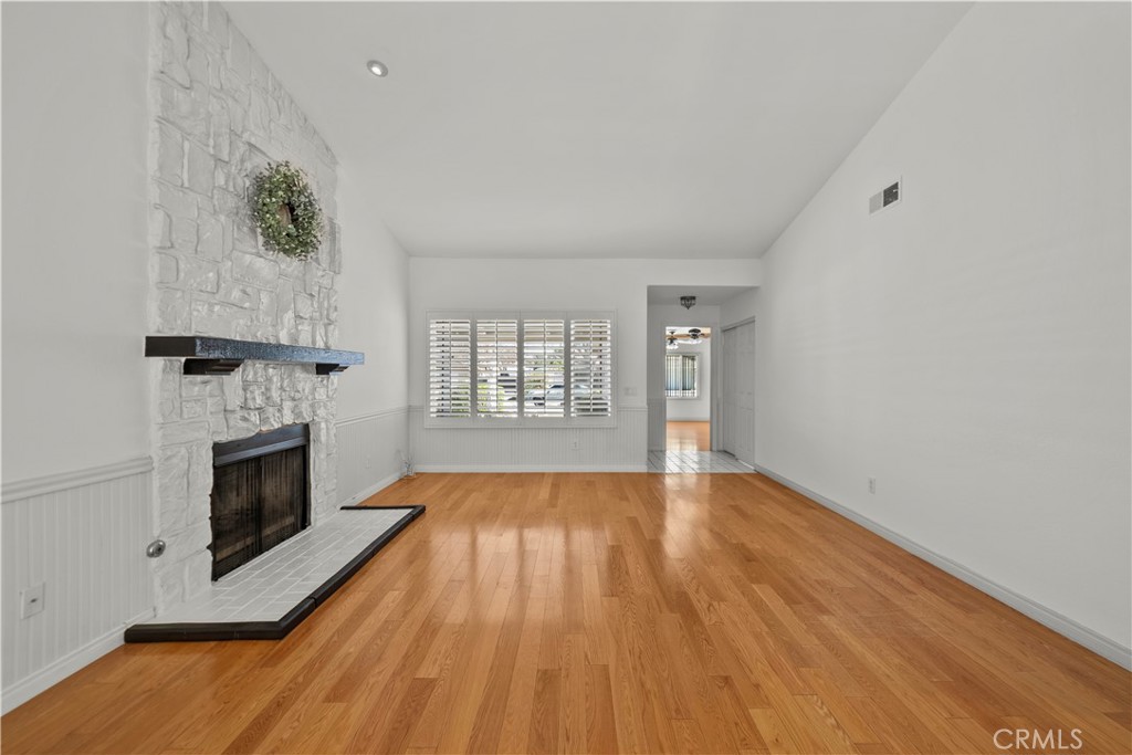 31343 Tobiah Place Castaic, CA 91384 - Photo 7 of 27