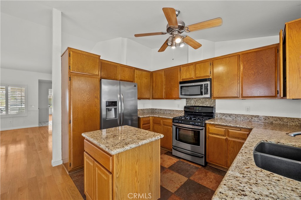 31343 Tobiah Place Castaic, CA 91384 - Photo 10 of 27