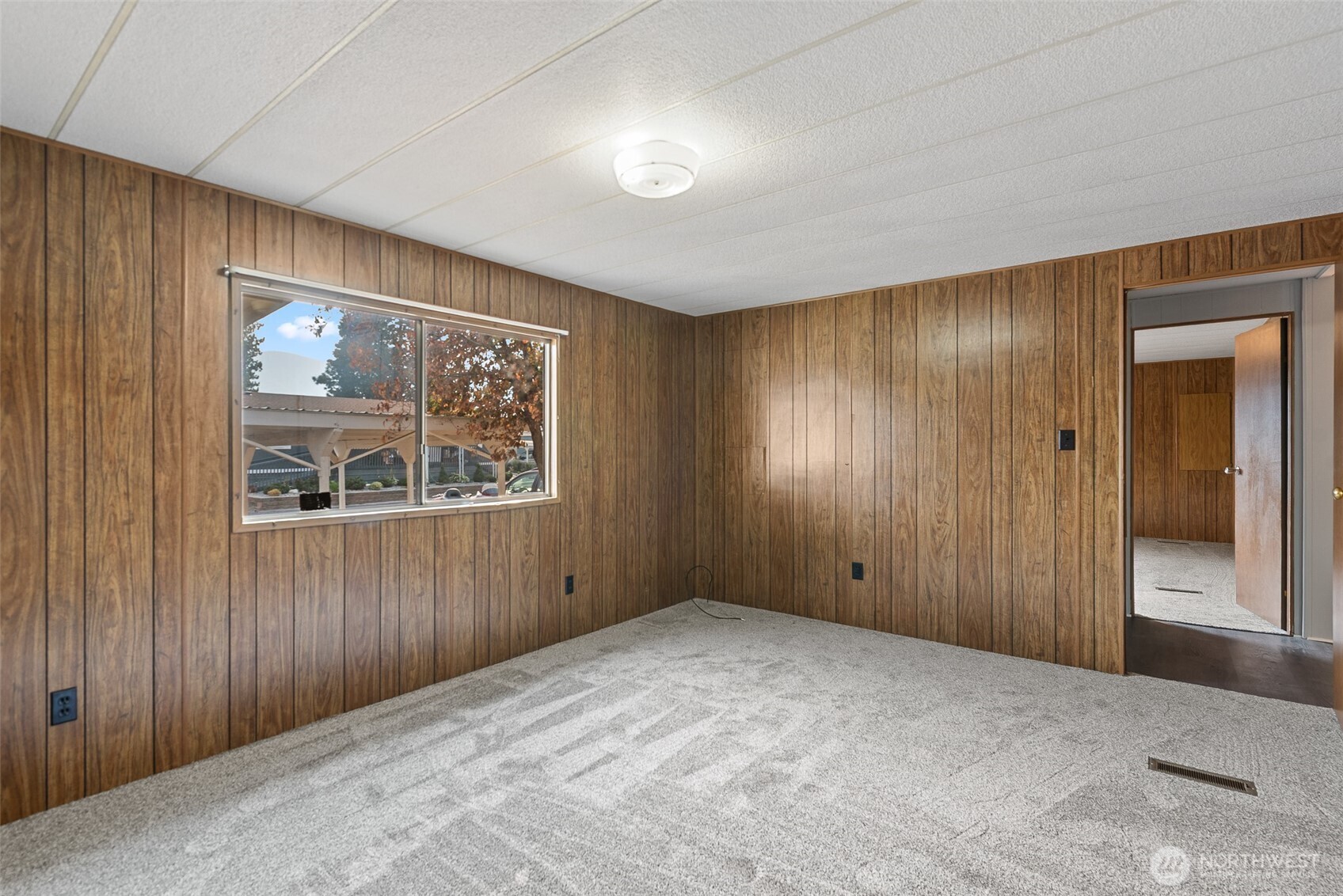 1608 North Western Avenue, Unit 3 Wenatchee, WA 98801 - Photo 13 of 26 a view of an empty room with a window