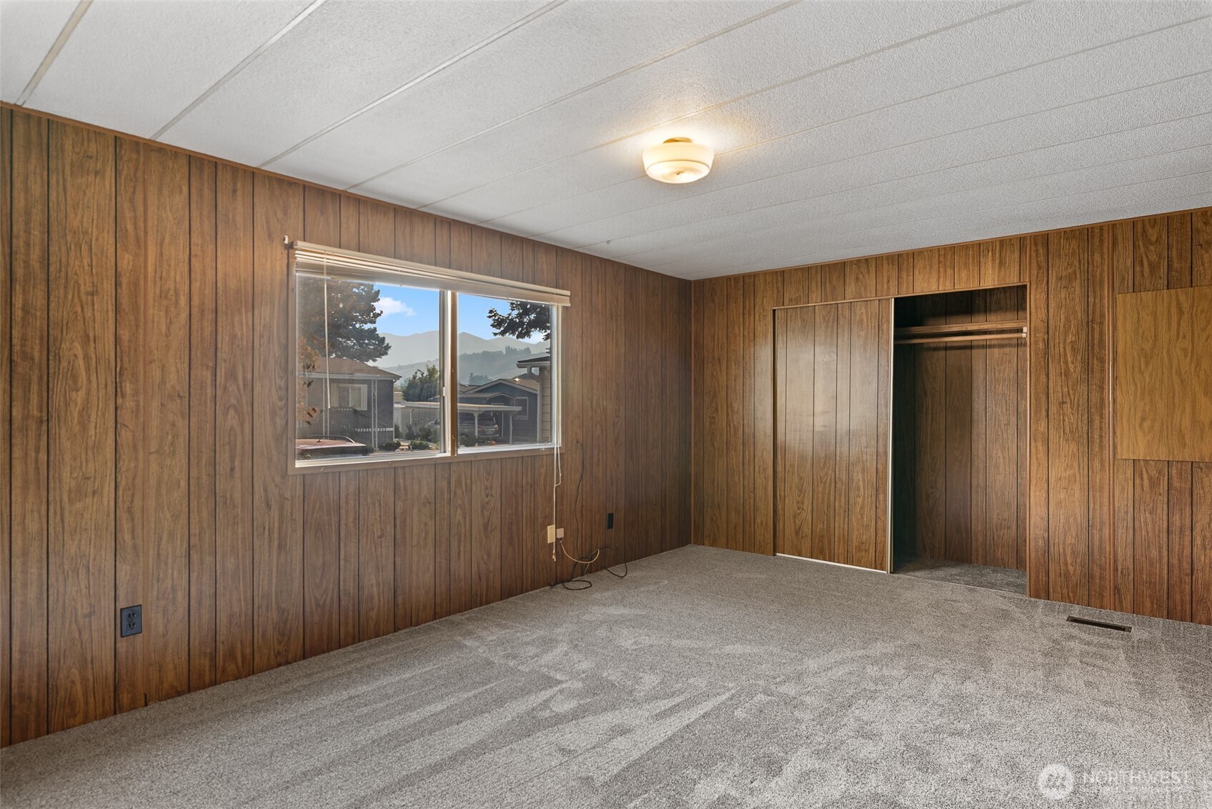 1608 North Western Avenue, Unit 3 Wenatchee, WA 98801 - Photo 16 of 26 an empty room with windows