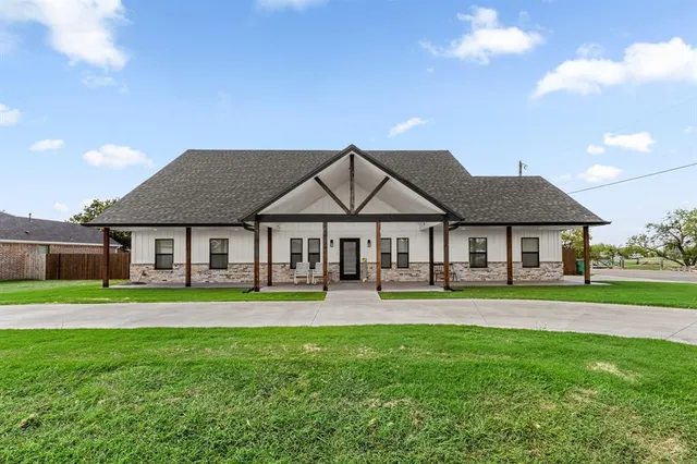 $614,900 | 304 Mariners Way, Wichita Falls, TX 76308