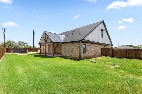 $614,900 | 304 Mariners Way, Wichita Falls, TX 76308