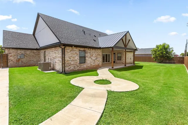 $614,900 | 304 Mariners Way, Wichita Falls, TX 76308
