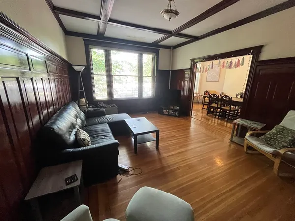 $6,800 | 1033 Beacon Street, Unit 1, Brookline, MA 02446
