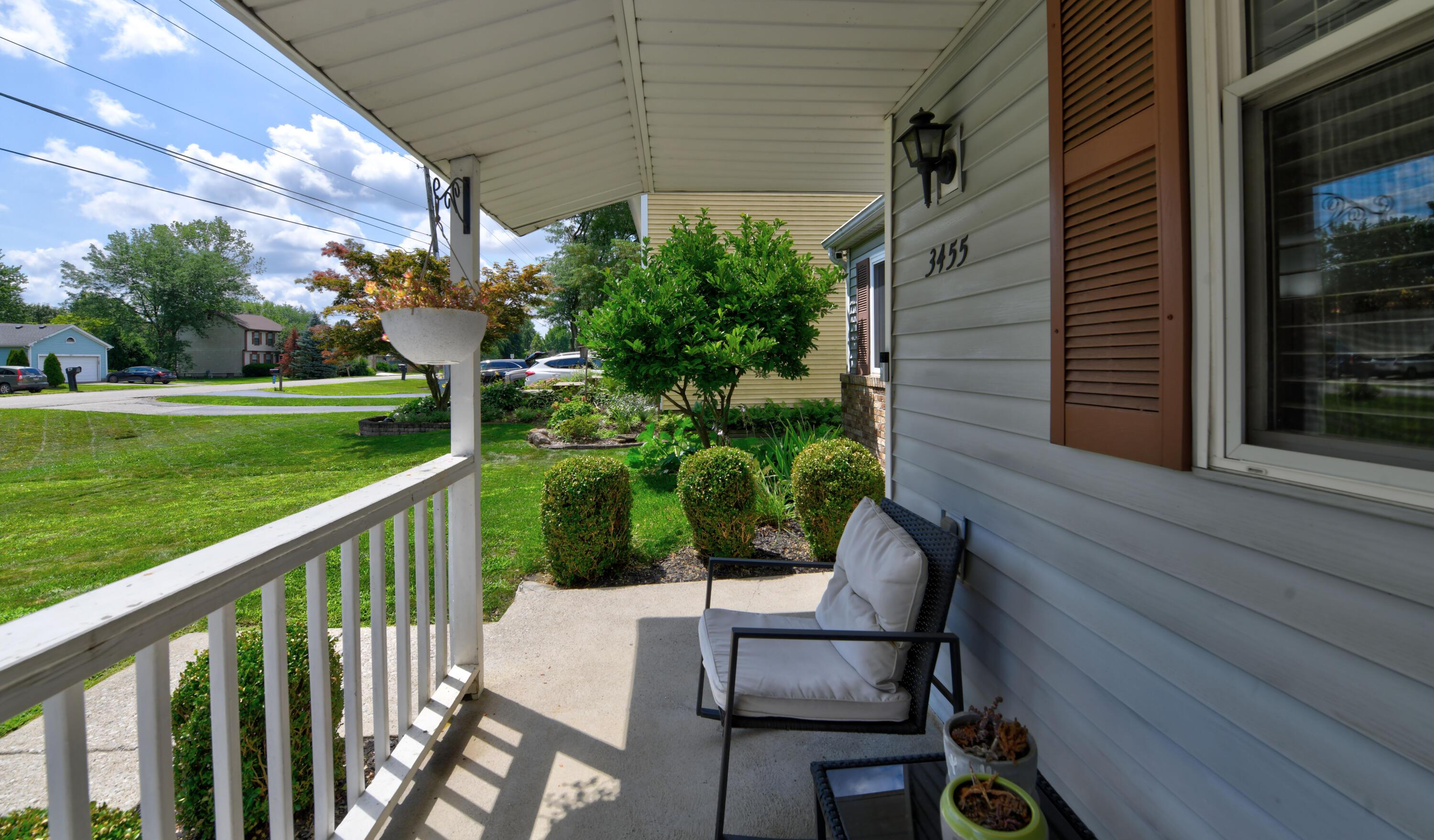 3455 Hines Road Columbus, OH 43230 - Photo 5 of 38 Porch (2)