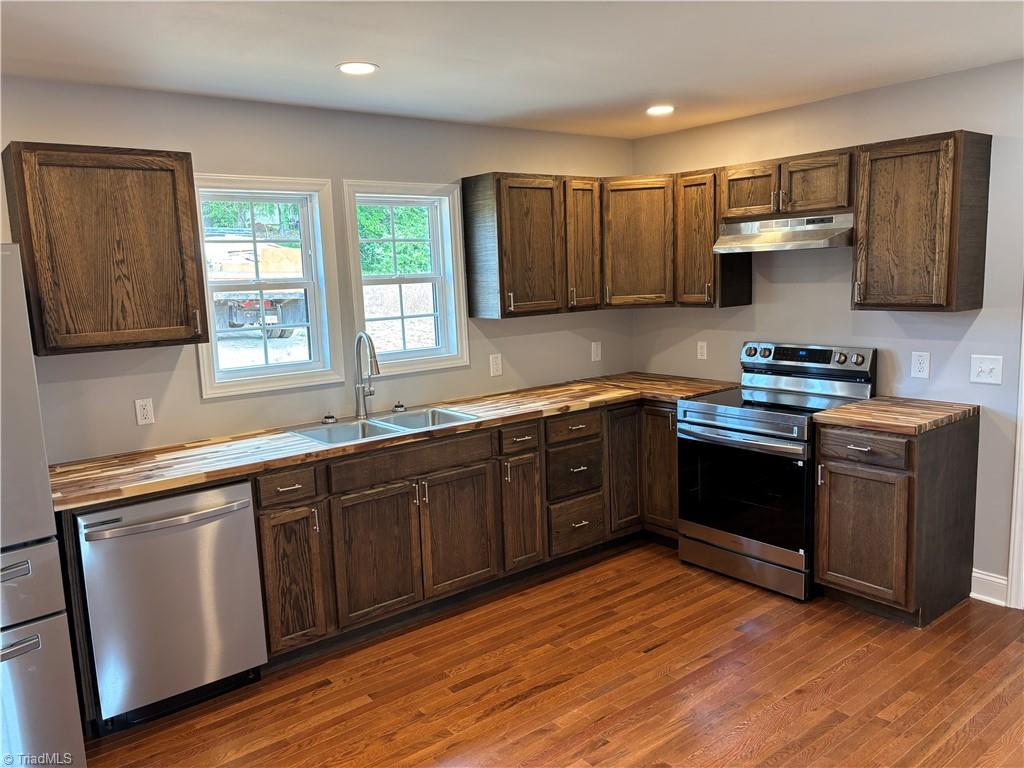 2093 Cook School Road Pilot Mountain, NC 27041 - Photo 3 of 9