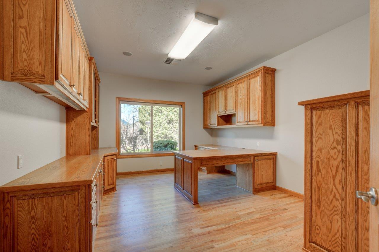 3013 Pearce Park Road Grants Pass, OR 97526 - Photo 33 of 96 Office has built in solid wood desk and storage.