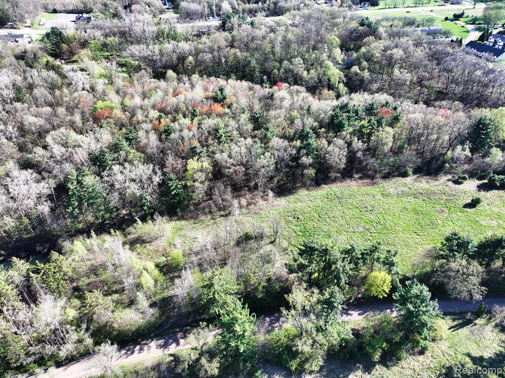 5920 Pleasant Valley Road Brighton, MI 48116 - Photo 2 of 40