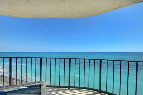 $649,000 | 5420 North Ocean Drive, Unit 301, Singer Island, FL 33404