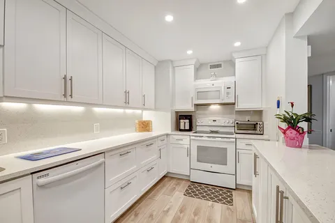 $649,000 | 5420 North Ocean Drive, Unit 301, Singer Island, FL 33404