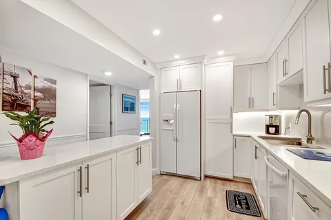 $649,000 | 5420 North Ocean Drive, Unit 301, Singer Island, FL 33404