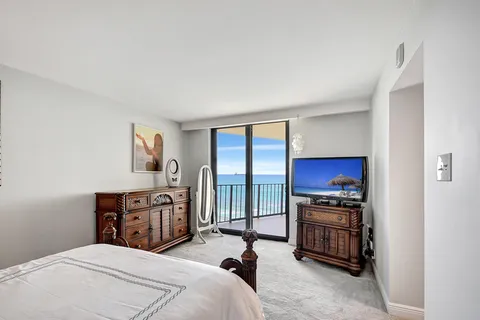 $649,000 | 5420 North Ocean Drive, Unit 301, Singer Island, FL 33404
