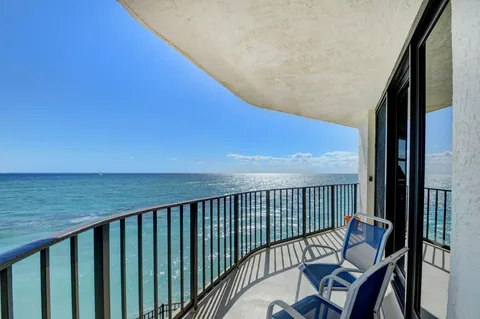 $649,000 | 5420 North Ocean Drive, Unit 301, Singer Island, FL 33404