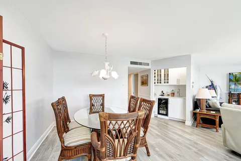 $649,000 | 5420 North Ocean Drive, Unit 301, Singer Island, FL 33404