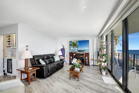 $649,000 | 5420 North Ocean Drive, Unit 301, Singer Island, FL 33404