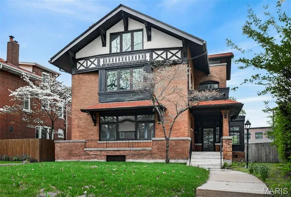 $799,900 | 6203 Washington Avenue, St. Louis, MO 63130