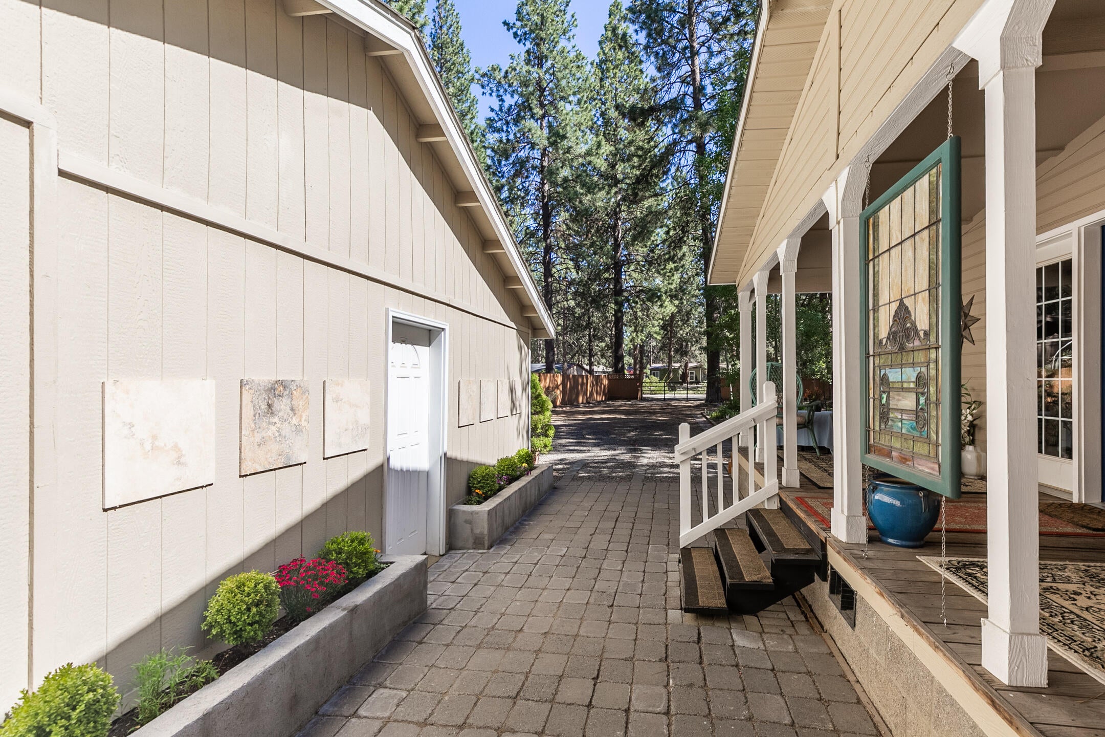 19270 Apache Road Bend, OR 97702 - Photo 24 of 31 side yard