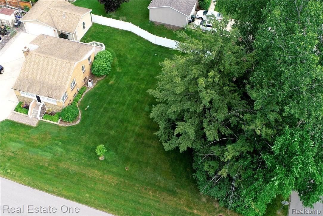 2064 Grace Avenue Rochester, MI 48309 - Photo 6 of 20 5.JPG