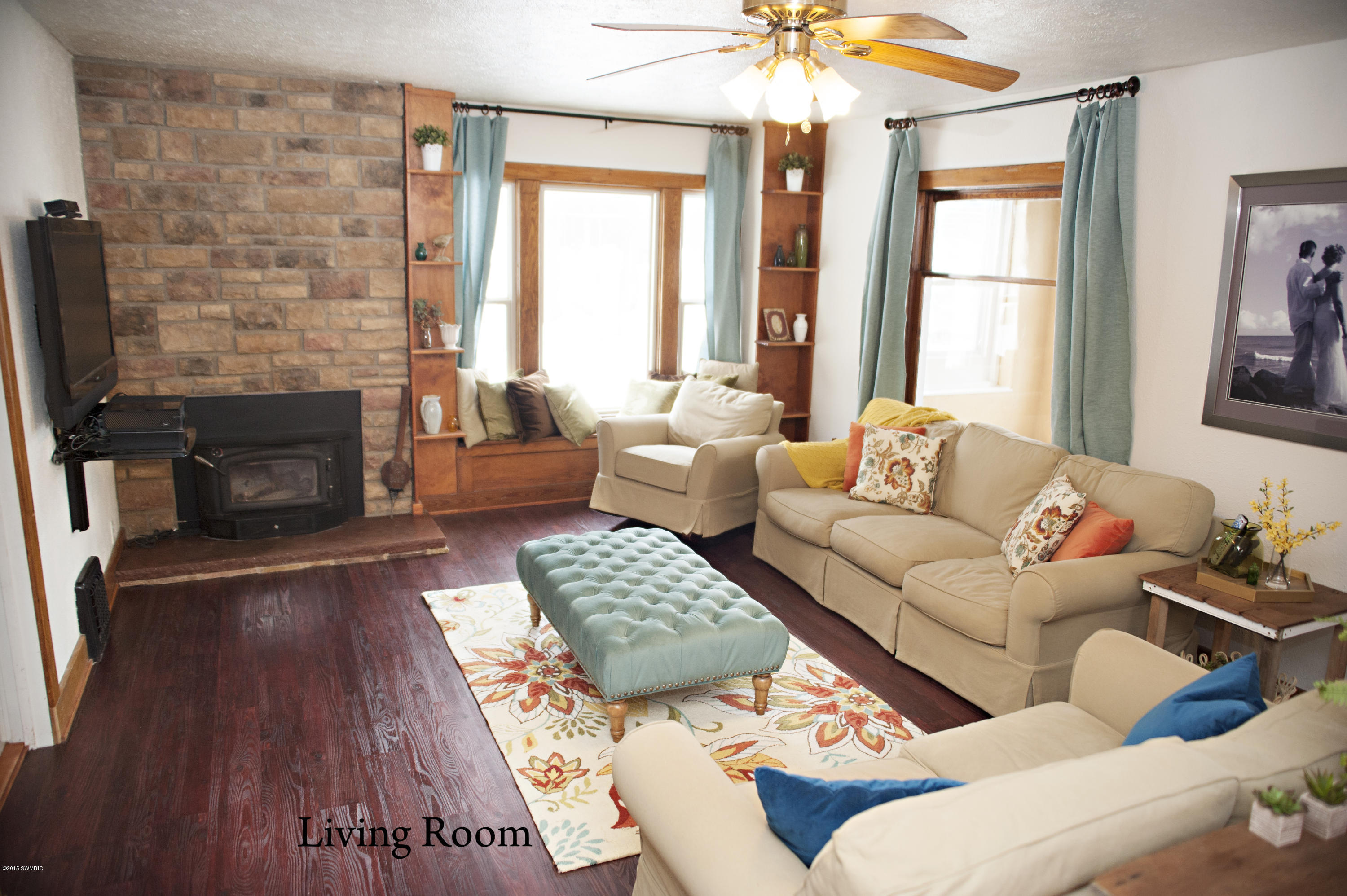1810 North Drake Road Kalamazoo, MI 49006 - Photo 6 of 14 Living Room.jpg