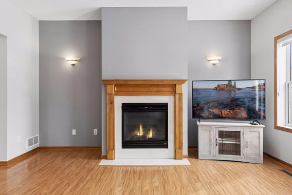 $300,000 | 15364 Iodine Street Northwest, Anoka, MN 55303