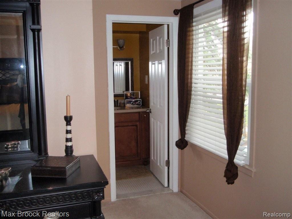 2134 West Wattles Road Troy, MI 48098 - Photo 15 of 20 entry to master bath