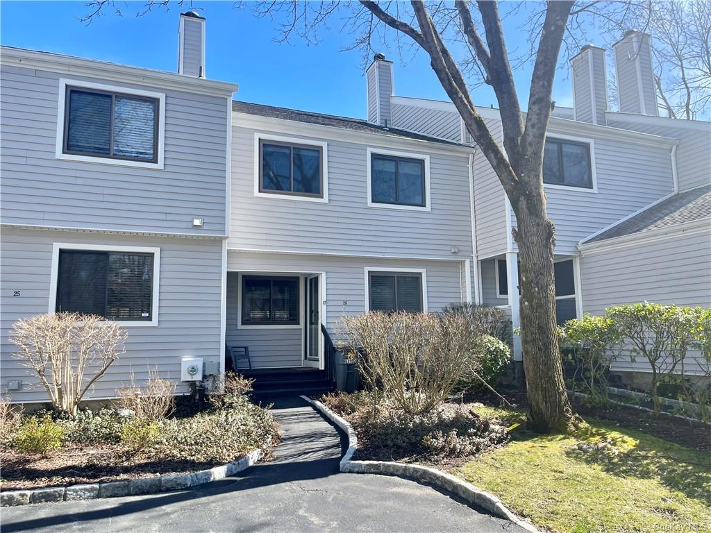 Move right in to this spacious townhouse in the Chappaqua School District.