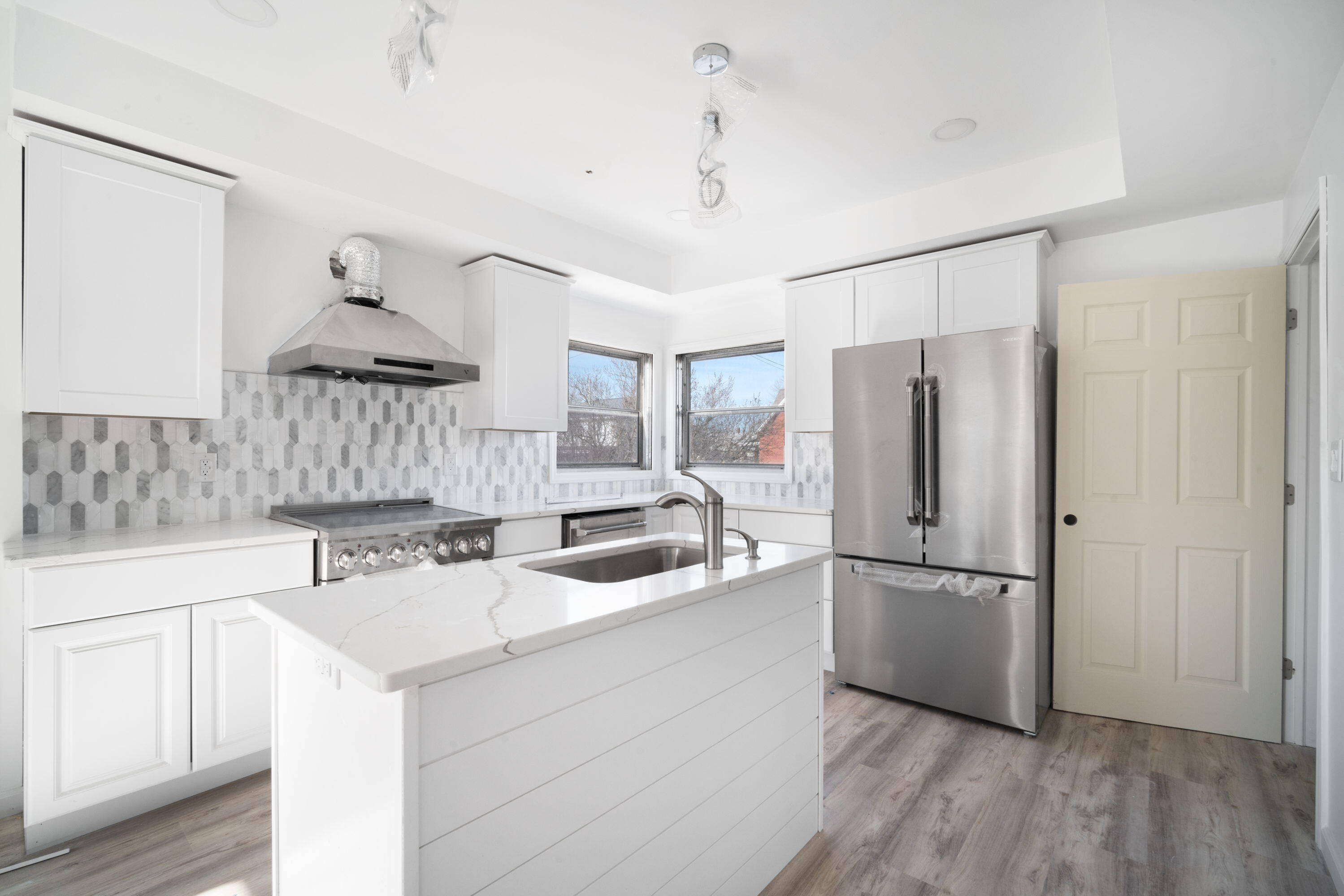 2022 Lincoln Street Two Rivers, WI 54241 - Photo 12 of 20 Kitchen w/ Vezeni Select Appliances