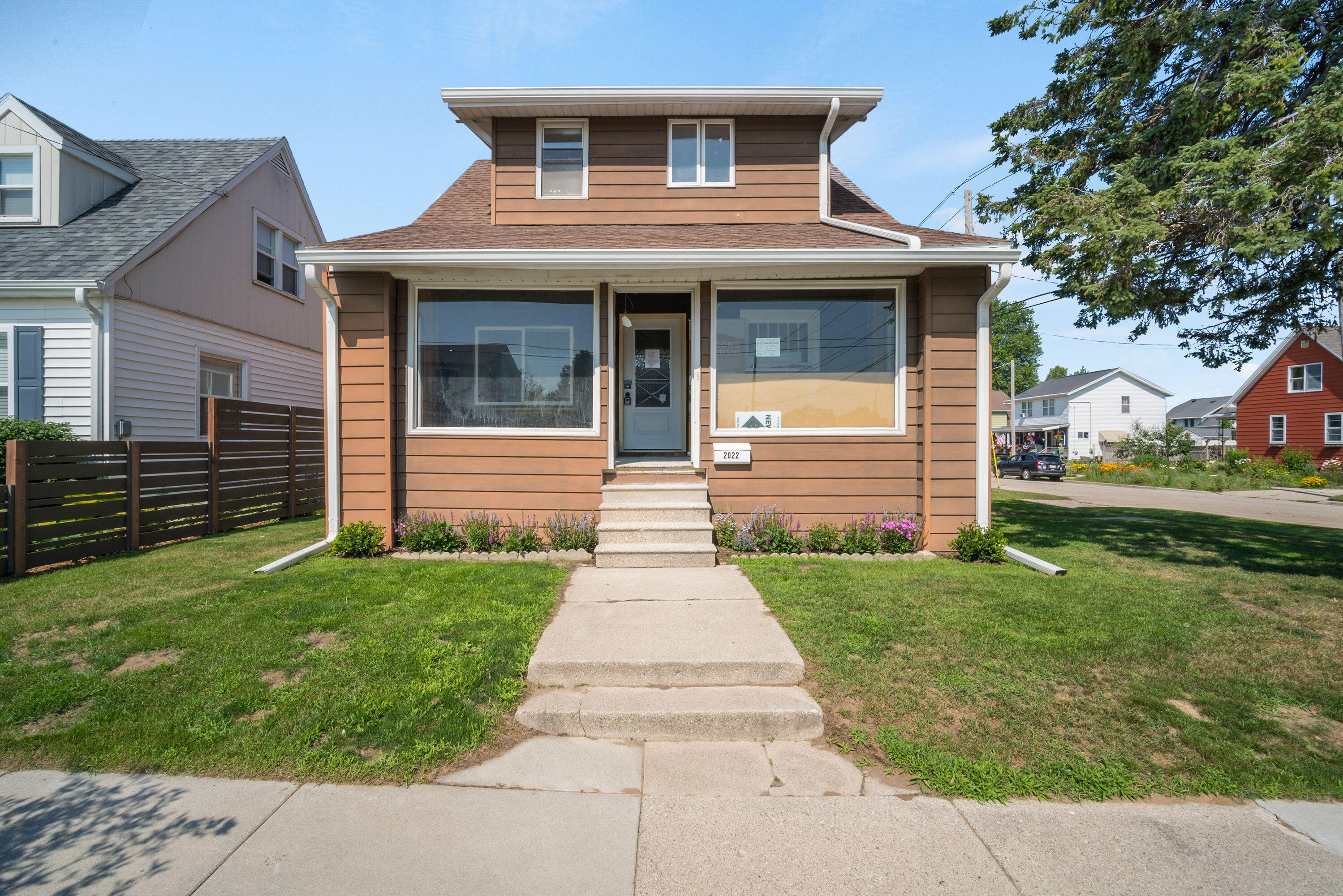 2022 Lincoln Street Two Rivers, WI 54241 - Photo 2 of 20 Welcome Home!
