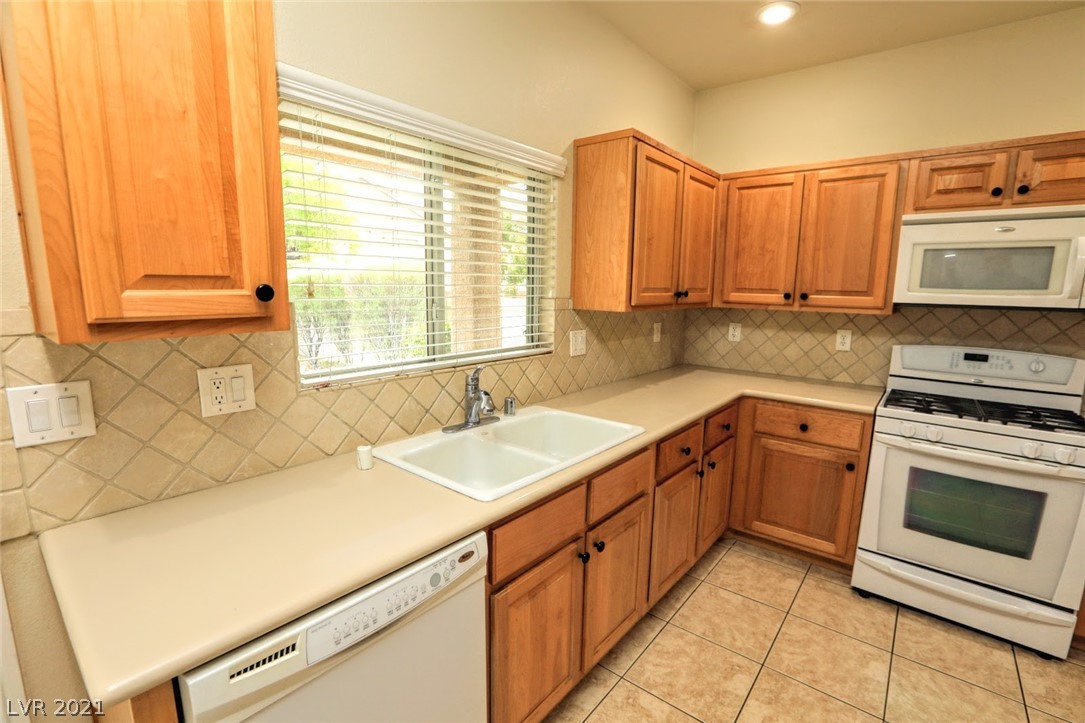 1340 Spice Ridge Court Henderson, NV 89012 - Photo 11 of 35