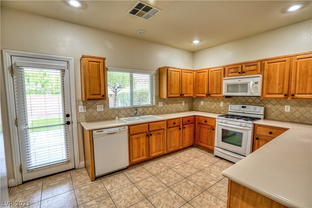 1340 Spice Ridge Court Henderson, NV 89012 - Photo 9 of 35