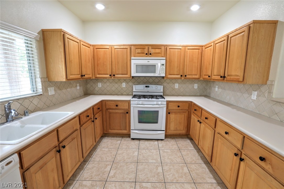 1340 Spice Ridge Court Henderson, NV 89012 - Photo 10 of 35