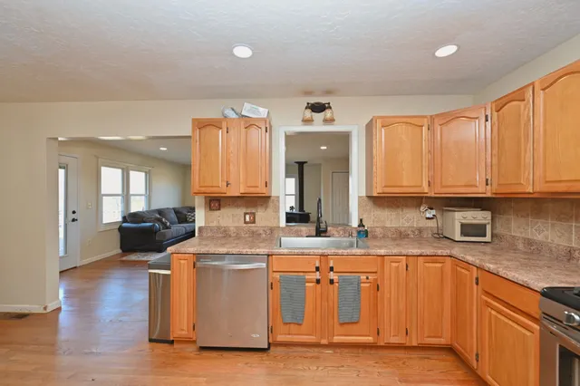 a view of a dry yard