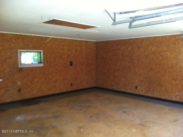 3147 Dothan Road Green Cove Springs, FL 32043 - Photo 11 of 26 garage int