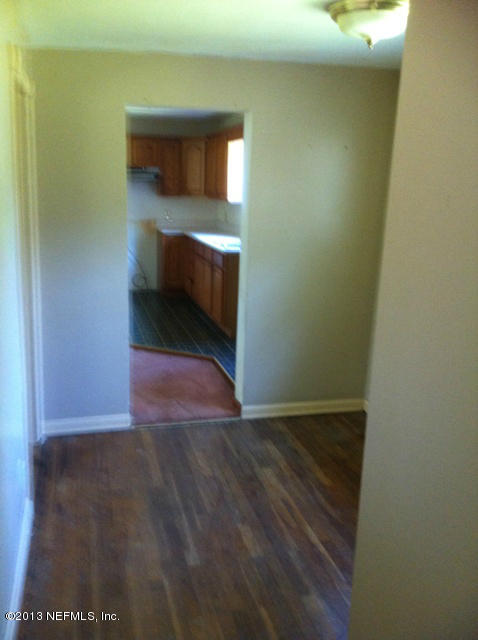 3147 Dothan Road Green Cove Springs, FL 32043 - Photo 15 of 26 hall to kitchen