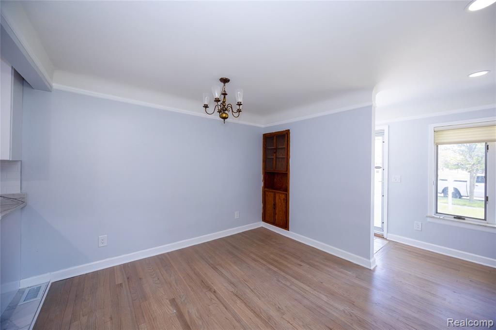 5646 Cambourne Road Dearborn Heights, MI 48127 - Photo 15 of 42