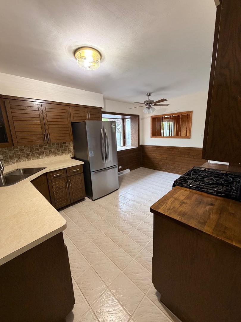 10809 Austin Avenue Chicago Ridge, IL 60415 - Photo 7 of 22 Gallery Image 7