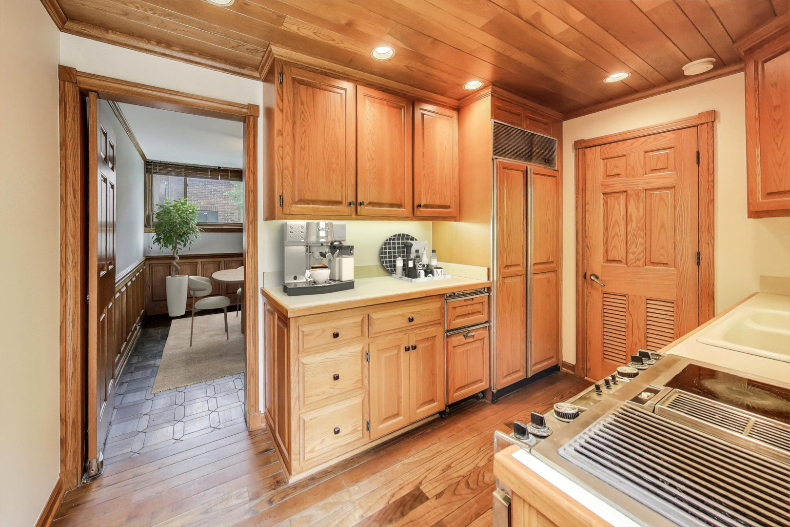 821 South Racine Avenue, Unit D Chicago, IL 60607 - Photo 4 of 14 a bedroom with furniture and a window