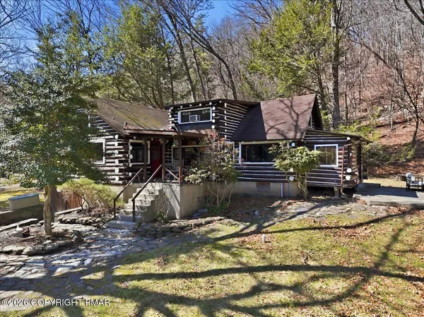 a view of house with a yard