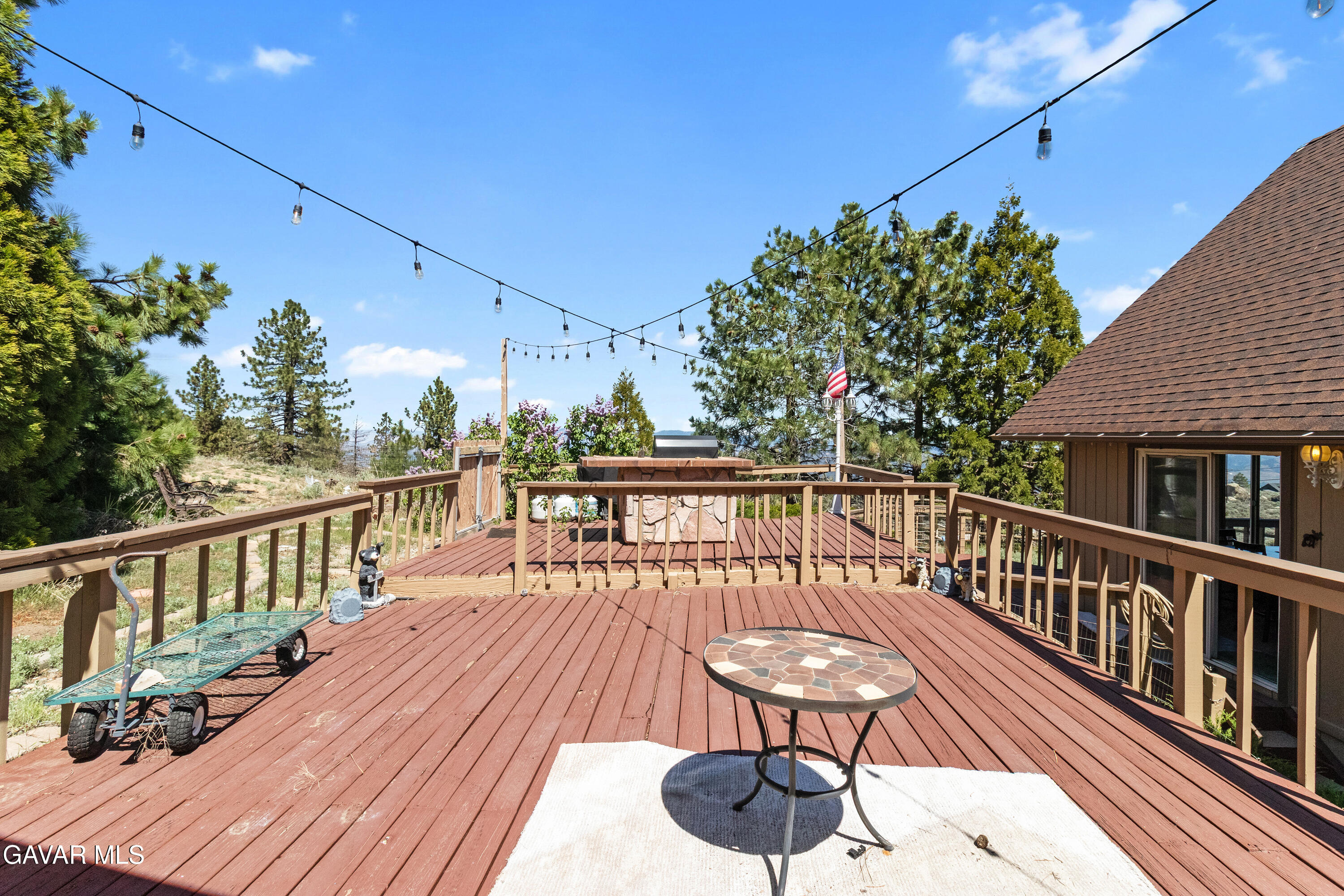 25631 High Rock Court Tehachapi, CA 93561 - Photo 30 of 31 a view of a balcony with chairs