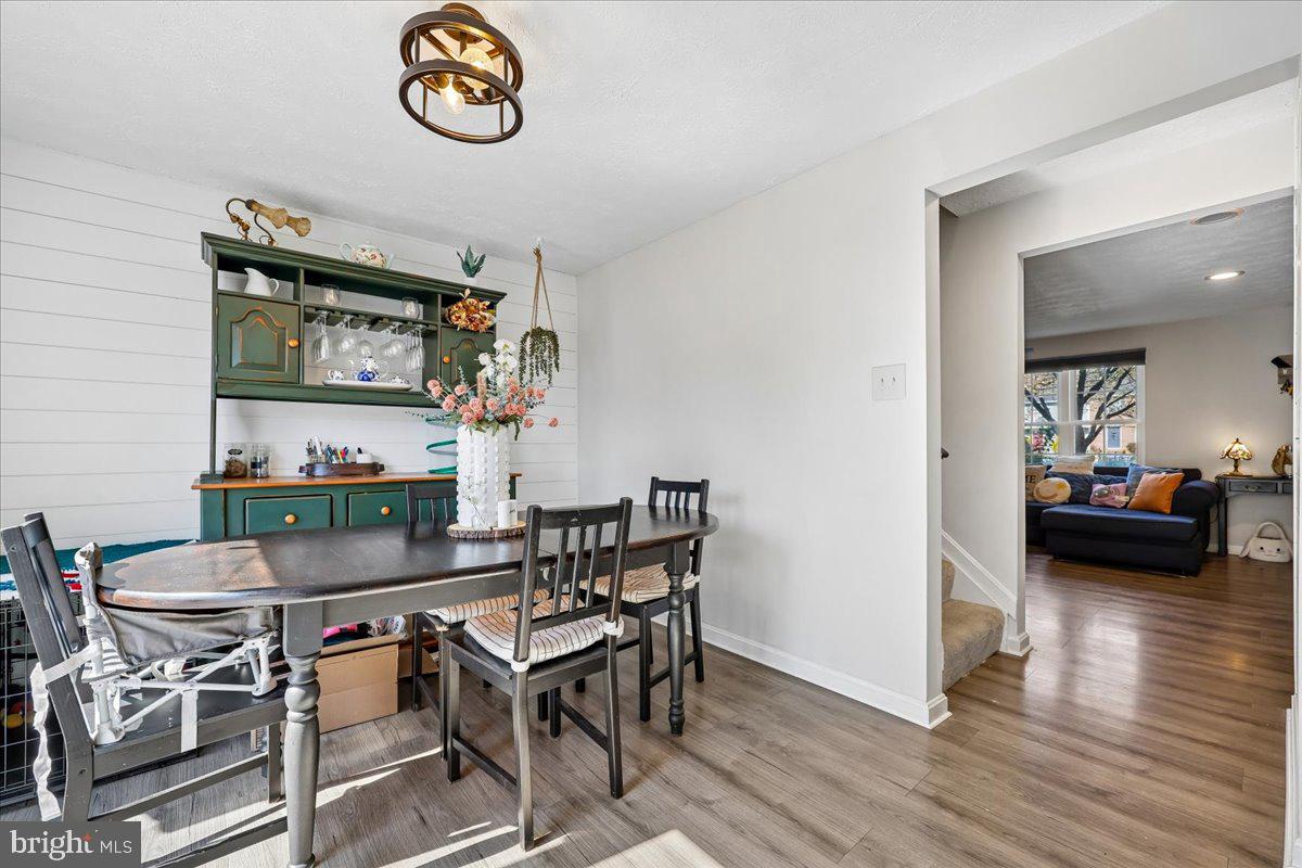 1476 Dockside Court Frederick, MD 21701 - Photo 13 of 34 a living room with furniture and a table