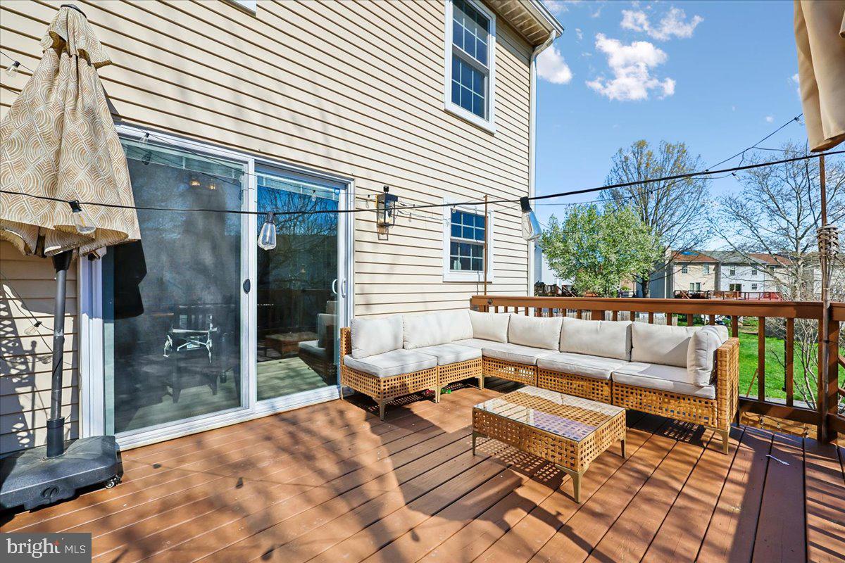 1476 Dockside Court Frederick, MD 21701 - Photo 15 of 34 a balcony with furniture and a potted plant